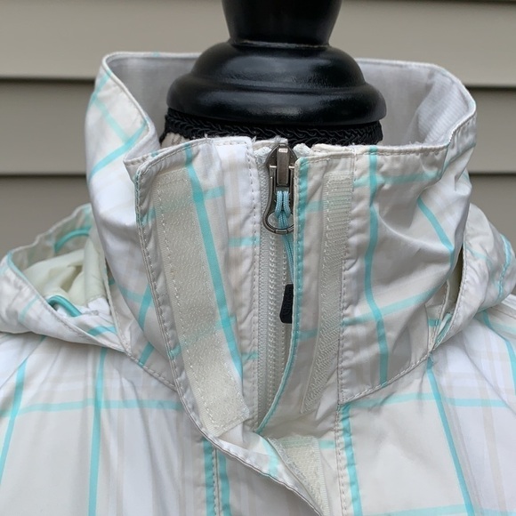 The NORTH FACE Hyvent Plaid Waterproof Rain Jacket - Picture 11 of 16